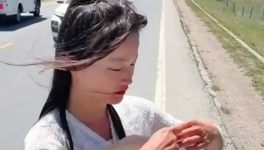 影/險成死亡直播！女主播徒步拍攝中被車撞飛　顱內出血最新近況曝