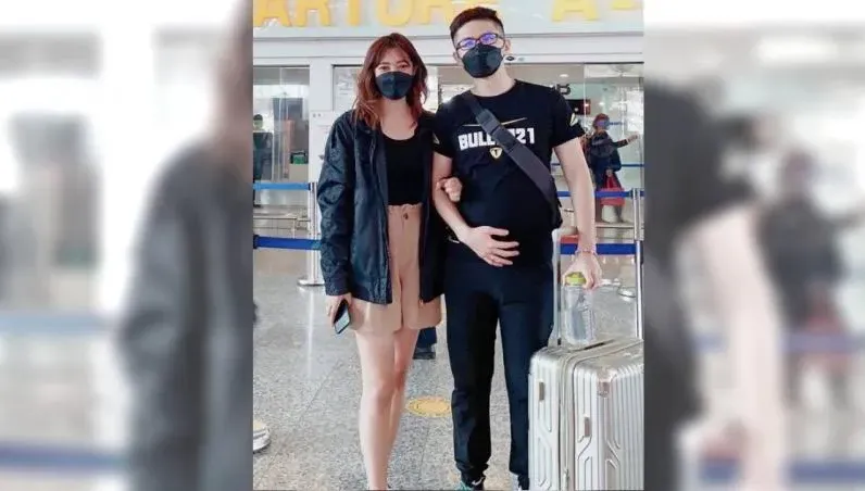 真愛無國界！網聊三個月飛印尼約見　台男「隔著」口罩吻她…恭喜結婚了