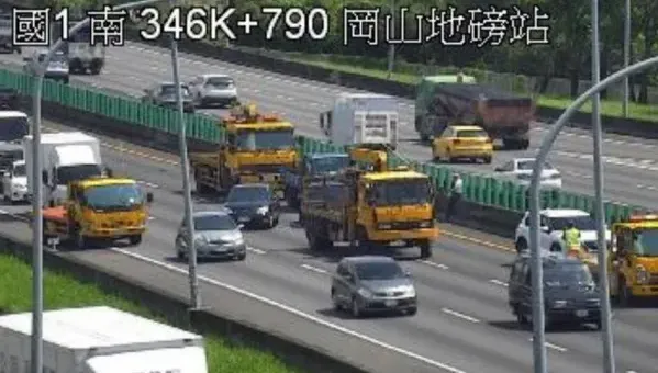 快訊/國1岡山地磅站「4車追撞」！占用中線、內線車道　 回堵6km塞爆