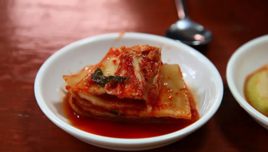 集體食物中毒！南韓多所學校逾千人上吐下瀉　泡菜中驗出諾羅病毒