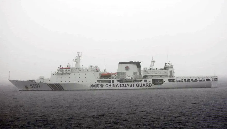 意圖威嚇！中菲南海磋商完...陸「怪獸級」海警船停泊專屬經濟區
