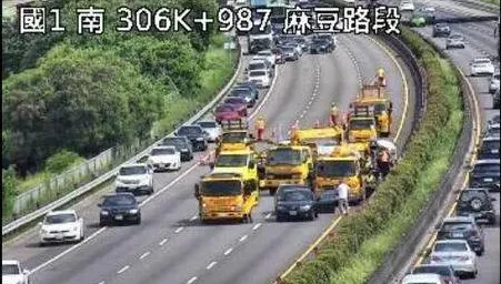 驚！國1麻豆段「7車撞成一團」　北向安定至麻豆管制封閉