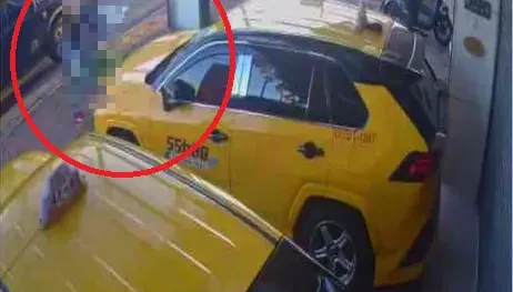快訊/監視器畫面曝！議員父親「遭近距離射殺亡」　欲用肉身擋彈無助倒地