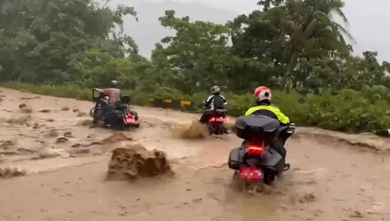 梅山21輛重機車隊下山遇「超急泥流」！沒有退路　30分鐘驚險涉水