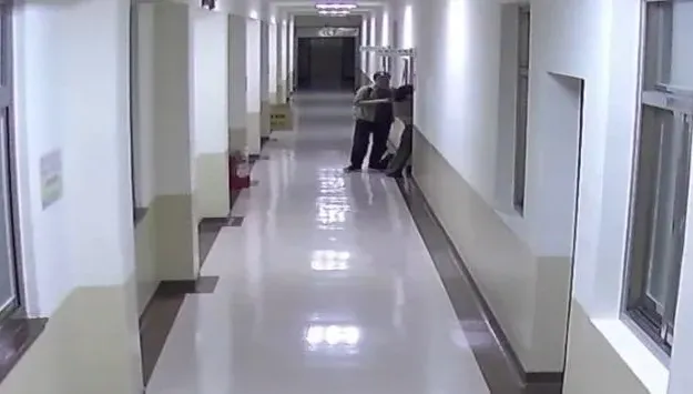 黃捷深夜帶男子闖會議室！立法院監視器全都錄她還拗？徐巧芯酸爆：黃賊+白賊