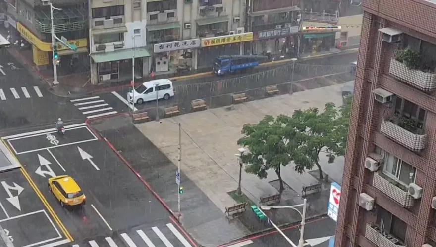 中南部明日防雨彈！「彰化以南」清晨雨最大　下周不排除有熱帶系統生成