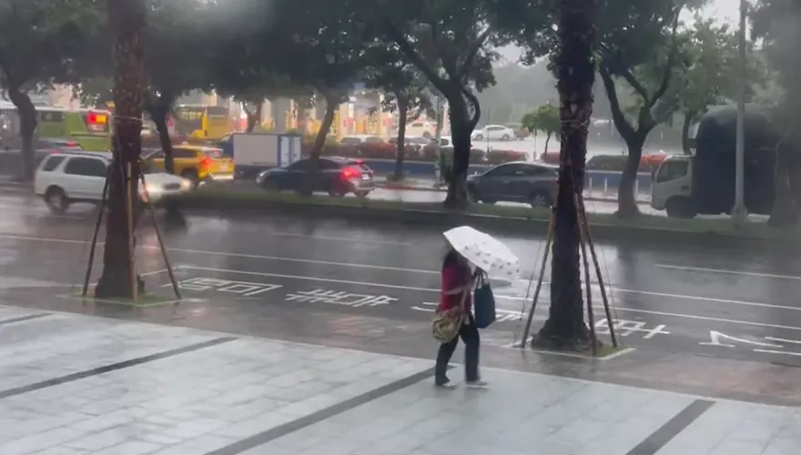 快訊/雨彈開轟！「7縣市」急發大雨特報　一路炸到入夜