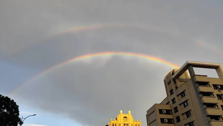 快訊/你也看到了嗎？台中南屯傍晚見驚「雙彩虹」奇景　民眾搶拍留念
