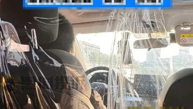 重慶網約車司機被爆「隔透明簾獨享冷氣」　乘客想吹得「額外付費」