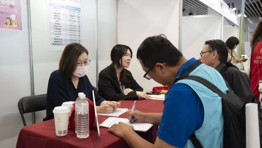 增僱員工、加薪企業享租稅優惠　中小企業發展條例三讀