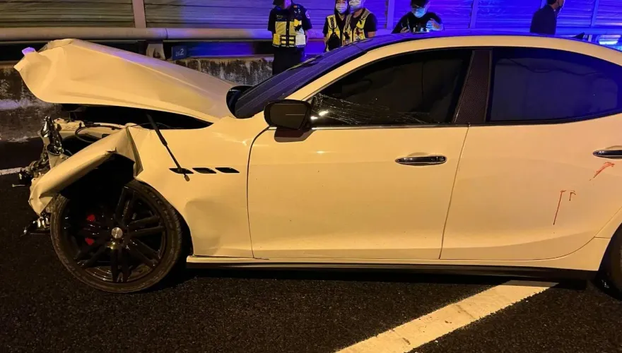 快訊/這下真的「目屎滴」！台中男開海神撞護欄車頭毀　就醫還被抓包酒駕