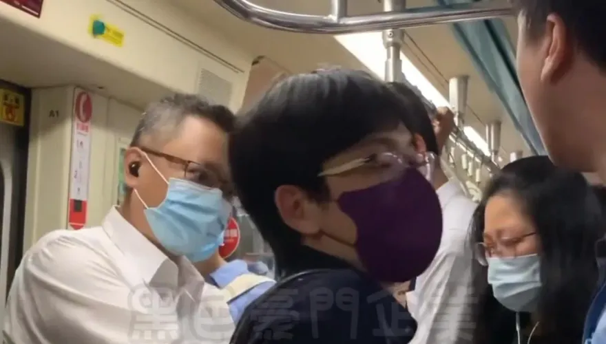 影/上班火氣大！捷運車廂內擁擠爆衝突　2男互毆怒提告