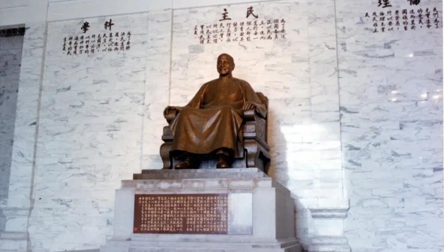 林肯與蔣介石（何啟聖）