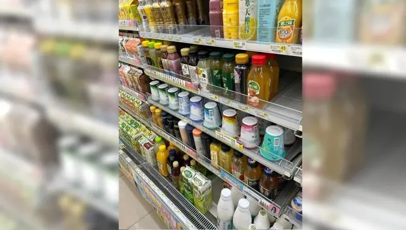 超商飲料為何一整排「倒著放」？　店員揭原因超崩潰：最易碎產品