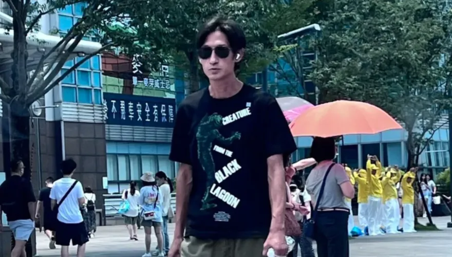 唐治平現蹤信義區！　徘徊街頭做「1舉動」畫面曝光