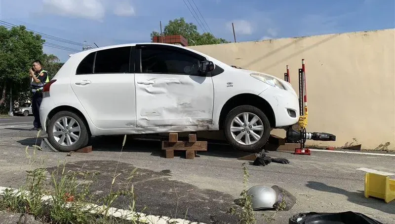 快訊/雲林奪命車禍！莿桐國中附近汽機車碰撞　騎士卡車底OHCA