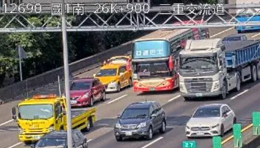 快訊/紫爆了！國1北向27k三重段「轎車、小黃追撞」　上班請注意