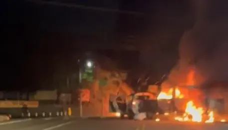 快訊/苗栗造橋3車追撞！保時捷轎跑燒到剩車殼　4人受傷送醫