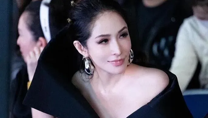 天后好事近？蕭亞軒傳遭外籍男子「驚喜求婚」　經紀人回應了