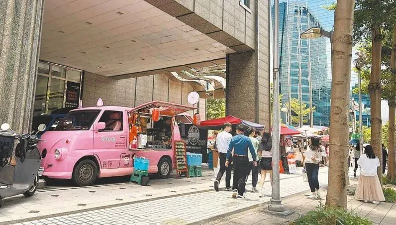 內湖商辦周邊餐車多！大熱天恐成食安漏洞　衛生局回應了