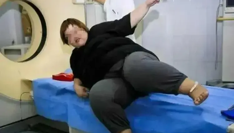 每天進食10小時！24歲「極限吃播網紅」猝死　驗屍報告稱死狀悽慘