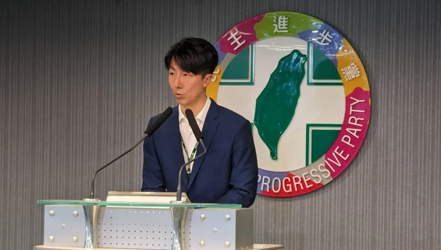 吳崢神預言成「吳天師」！？　網灌爆臉書狂問：下一期大樂透號碼幾號