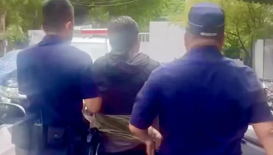 快訊/抓到了！司法院大門潑黑漆蓋黑手印　「抗議魔人」到案坦承犯案
