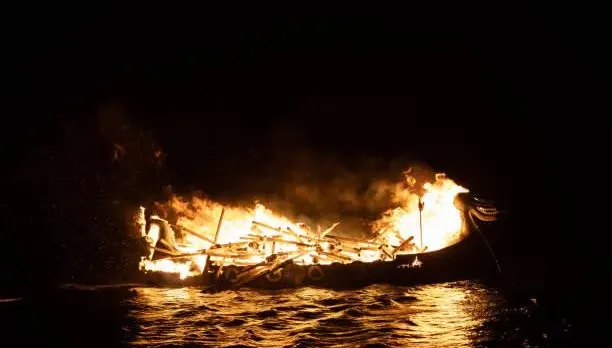 宗教儀式引火求好運！不幸燒船40名海地移民死亡