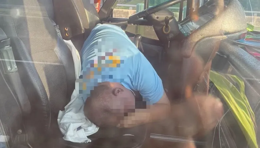 快訊/國3北上137K苗栗西湖段「遊覽車猛撞護欄」！駕駛昏迷座位上送醫不治
