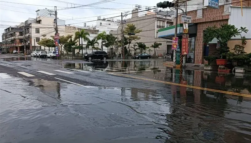 影/最接近月球！東港海水倒灌「沒下雨卻淹水」　「天文大潮」得淹5天