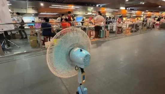 影/動漫展辦在好熱的高捷！20台「消暑巨物」排排站　Coser：還是熱