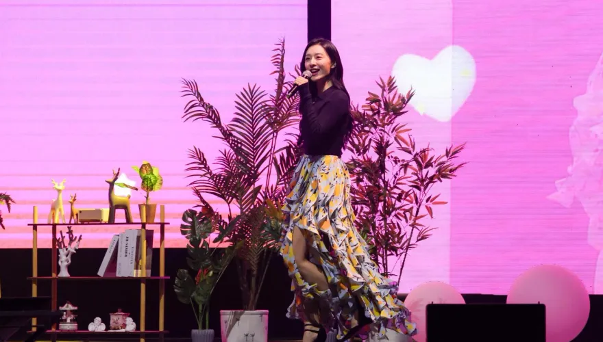 《淚之女王》真的淚崩！金智媛見面會落淚緊急「退場」