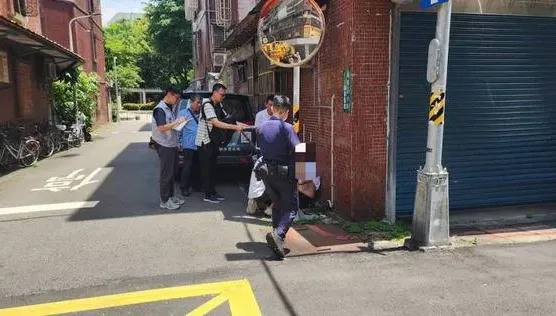 快訊/內湖50歲男中暑癱軟倒地「意識不清」　遇巡邏警救命