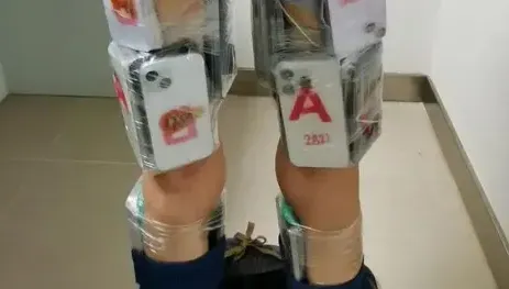 走私猖獗！陸男「身綁50台iPhone」入境　港女「改裝輪椅」藏百台手機