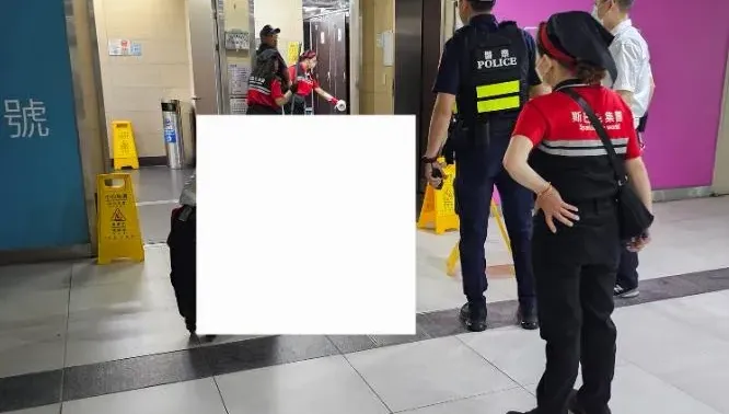 快訊/北車女廁外滿地鮮血！女「右腳靜脈曲張」腫脹破裂　一路染紅地下街