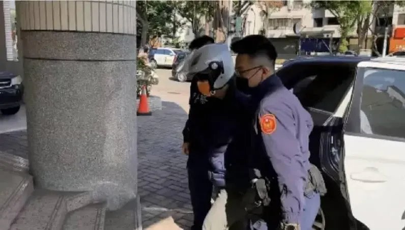 不滿身障翁半夜狂敲牆！台中男殺狠砍11刀喊「我要讓他死」　判決出爐