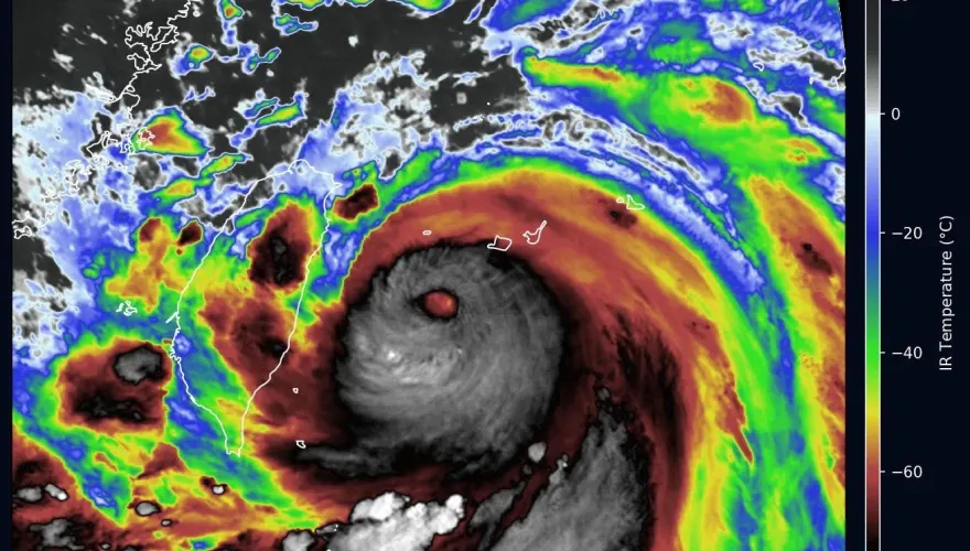 凱米出現可怕黑尾！下午「恐成強颱」達顛峰　專家：南側環流、雨帶肥厚