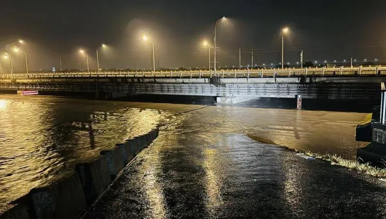 強颱凱米豪雨狂炸宜蘭！水位達3級警報　蘭陽大橋恐封橋