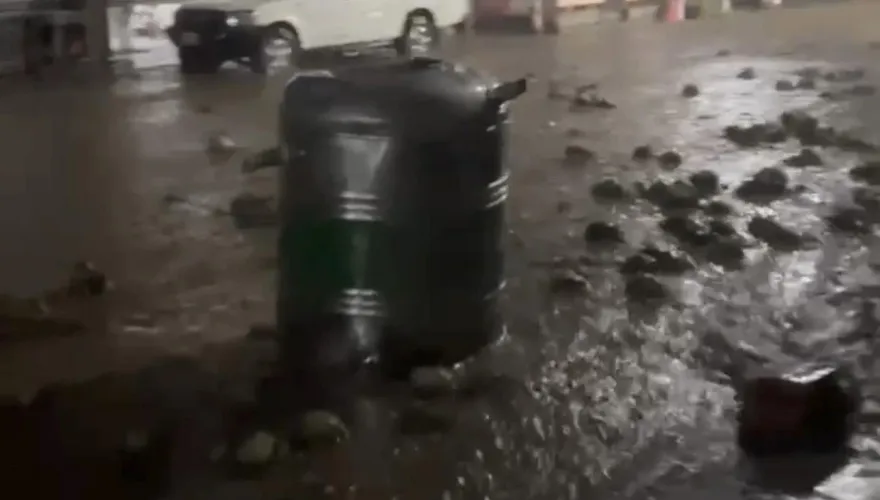 快訊/全家門前有小河「水塔路上漂」！宜蘭南山村聯外道路封慘變孤島