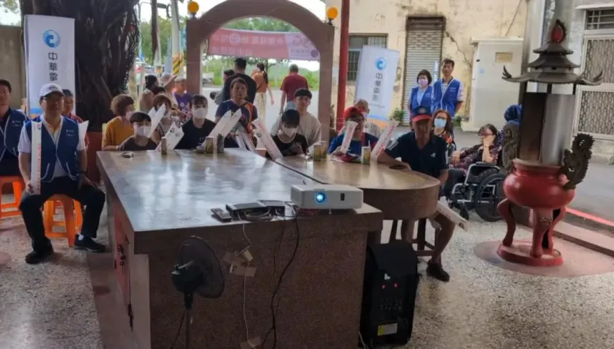 影/為楊勇緯加油！后里老家土地公廟前架大螢幕　表妹打氣：每次都要拿冠軍