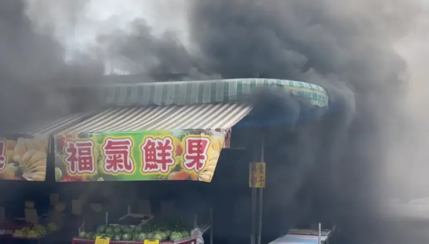 快訊/嘉義朴子果菜市場起火竄濃煙！雲梯車出動灑水灌救