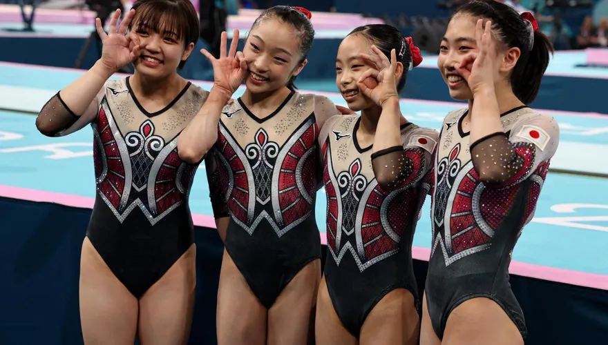 王牌未成年飲酒遭退隊！日本體操女團剩4人　帶著笑容頂住壓力闖決賽