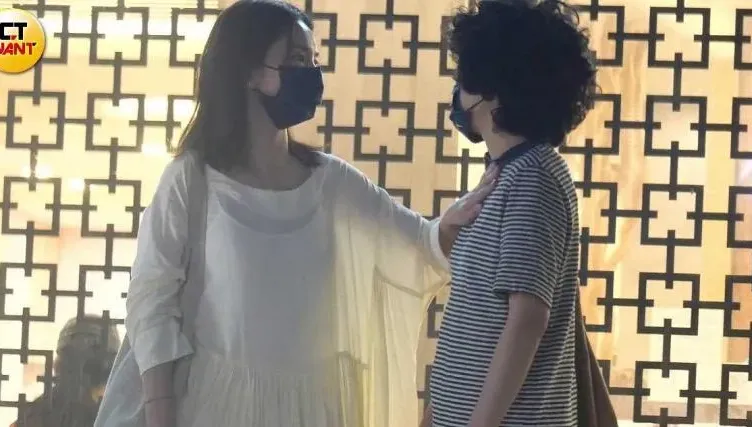 Hebe、短髮女私約全被拍！　路邊「撫摸胸口」返香閨互動曝