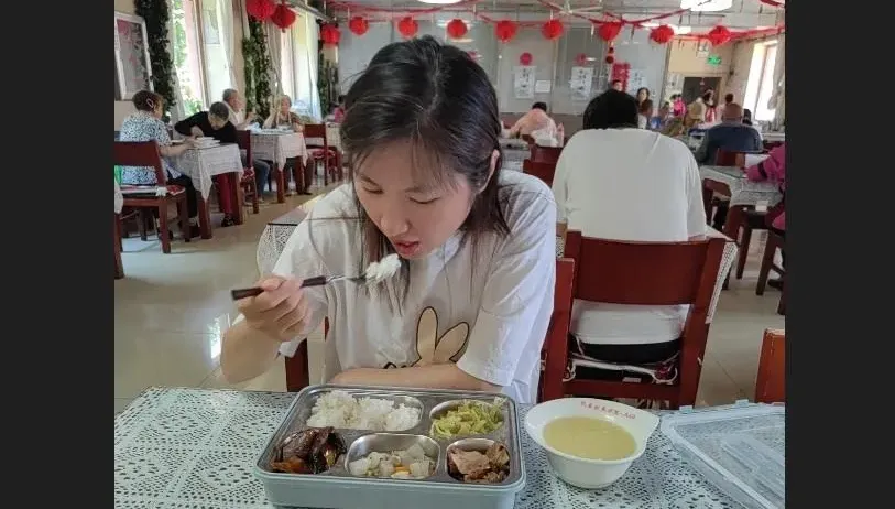 躺平！大陸38歲女子住進養老院　大讚「包吃包住」很划算