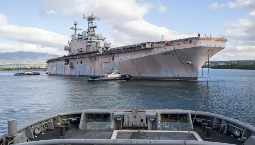 環太平洋擊沉演習海上部分　除役塔拉瓦號突擊艦沉入深海