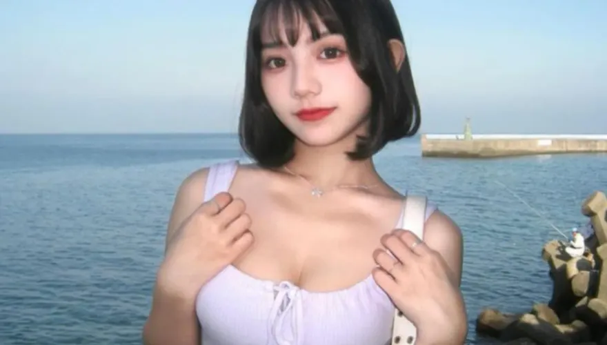 交往5年男友激戰小三被抓姦在床　網美小若怒嗆：你真的很爛