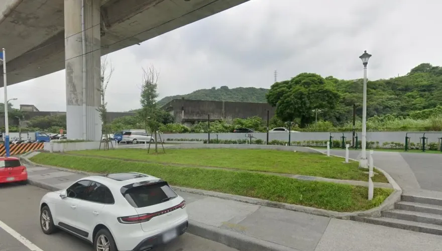 驚悚！基隆深夜「公園砍人」男全身血求救　傷口長度讓他狂喊：幫我打119