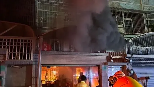 台南民宅大火！夫妻吵架莾夫竟失控放火燒屋　妻譙：滅火卻被阻止