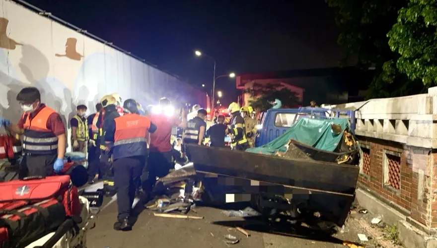 遶境貨車撞牆釀13人輕重傷！　19歲駕駛涉2罪遭限制住居、出境和出海