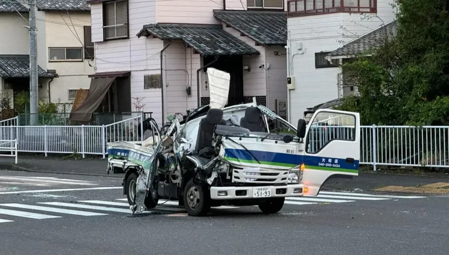 影/陸富二代留學生駕BMW自撞噴飛　如炸彈「削頂卡車」日駕駛慘死